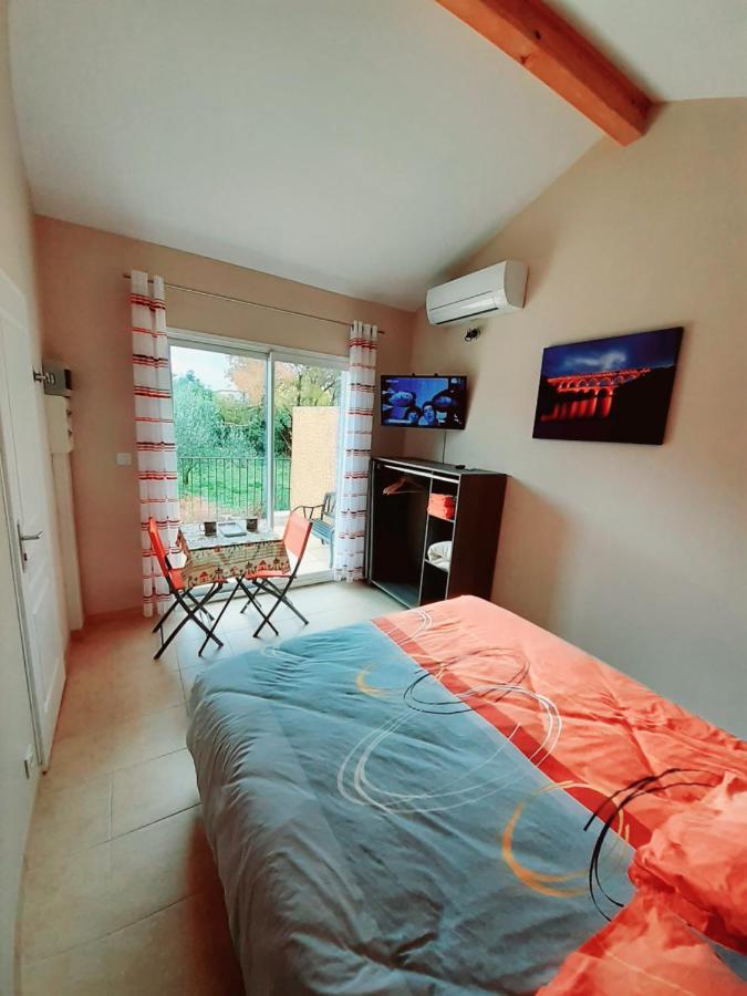 La Clastre Location D'Un Studio Avec Piscine Et Clim Pres D'Uzes Bourdic المظهر الخارجي الصورة